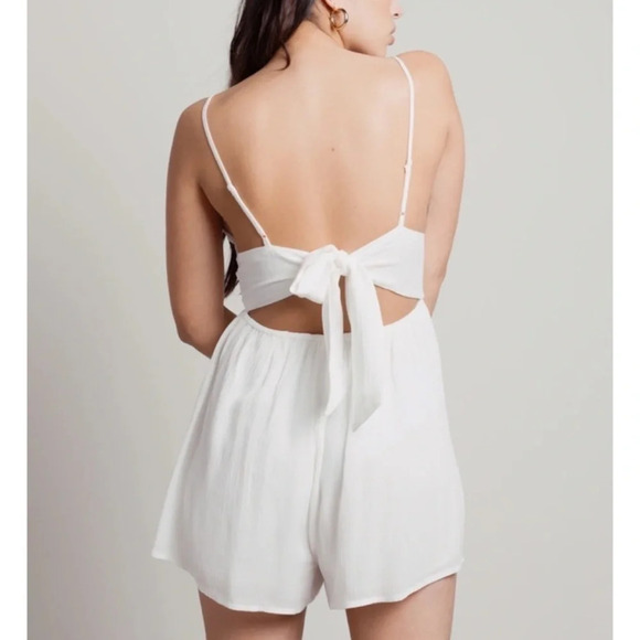 Quiet Storm Textured Print Lace Tie Back Romper White Size M NEW - Picture 2 of 11